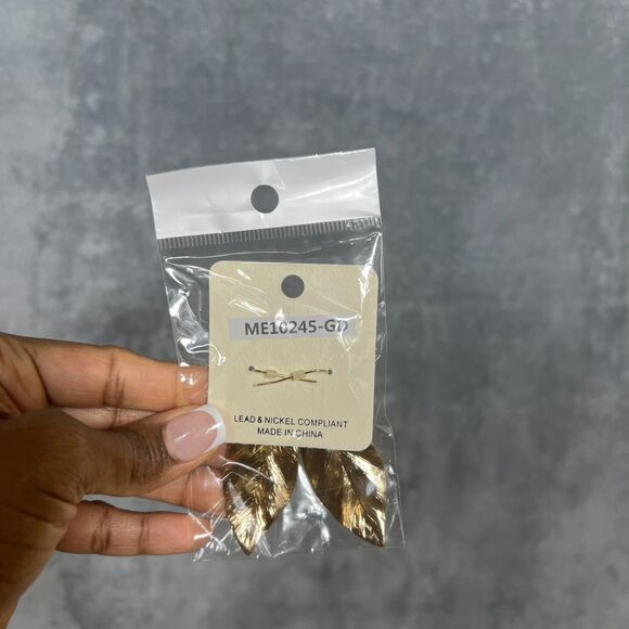 NWT Textured Leaf Dangle Earrings Gold Tone - Picture 6 of 8